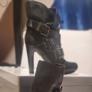 DKNY Women's Black Leather Boots -  Size 6